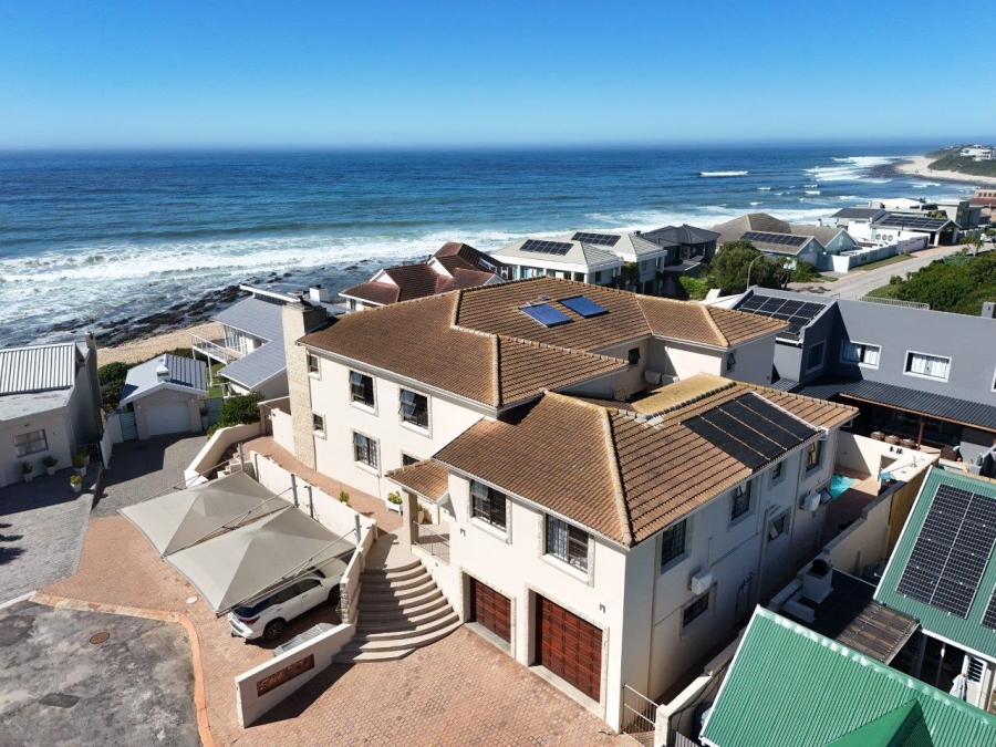 9 Bedroom Property for Sale in Wavecrest Eastern Cape